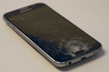 3rd example of a cracked screen.